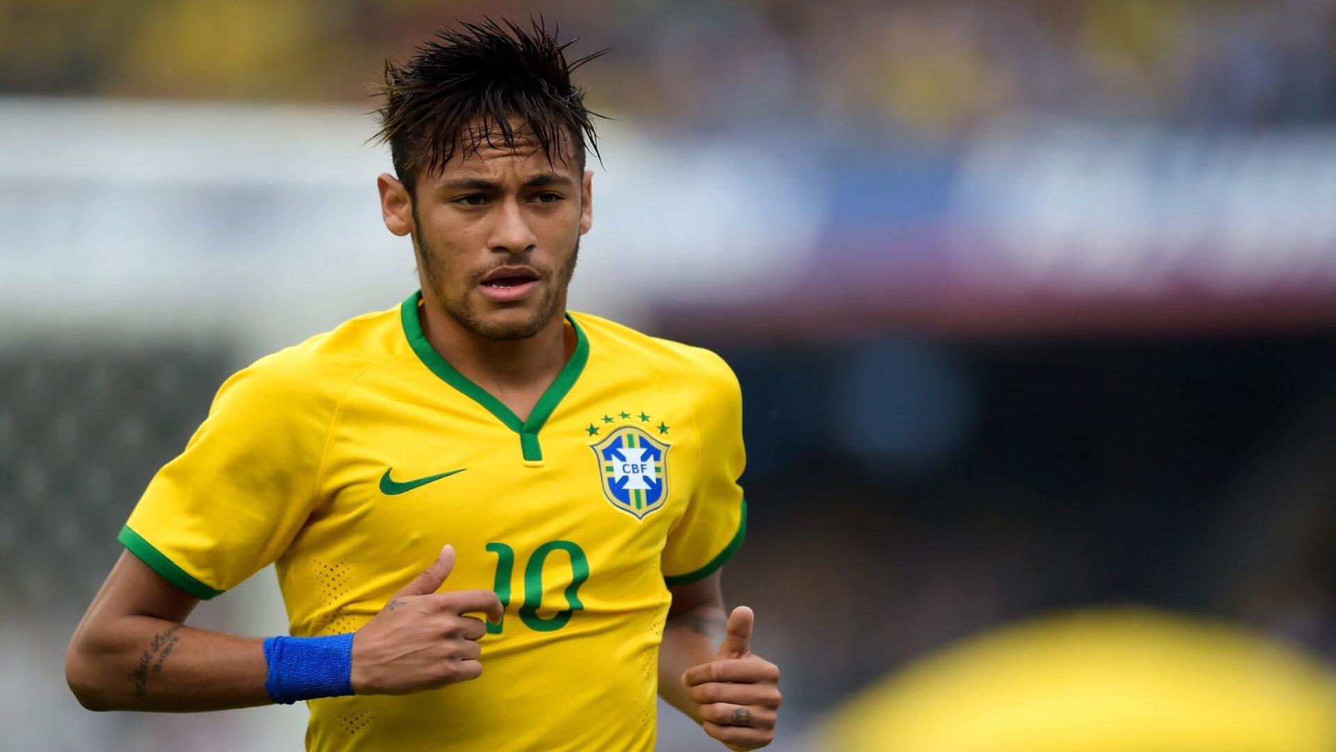 鲁梅尼格再谈足坛历史最佳之争，马拉多纳无可替代，梅西受益于现代足球规则保护