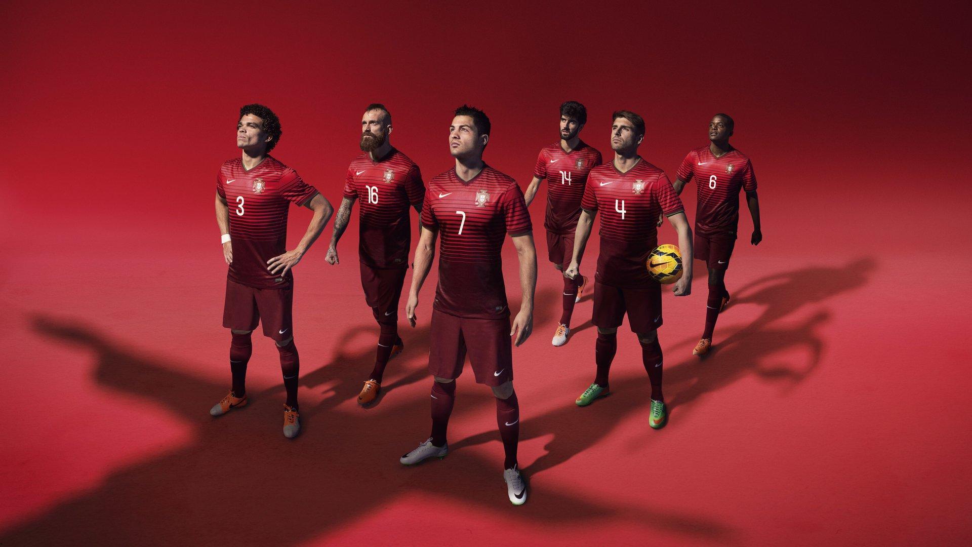 索斯盖特谈阵容深度，胜利不靠一人，凯恩回应换人策略